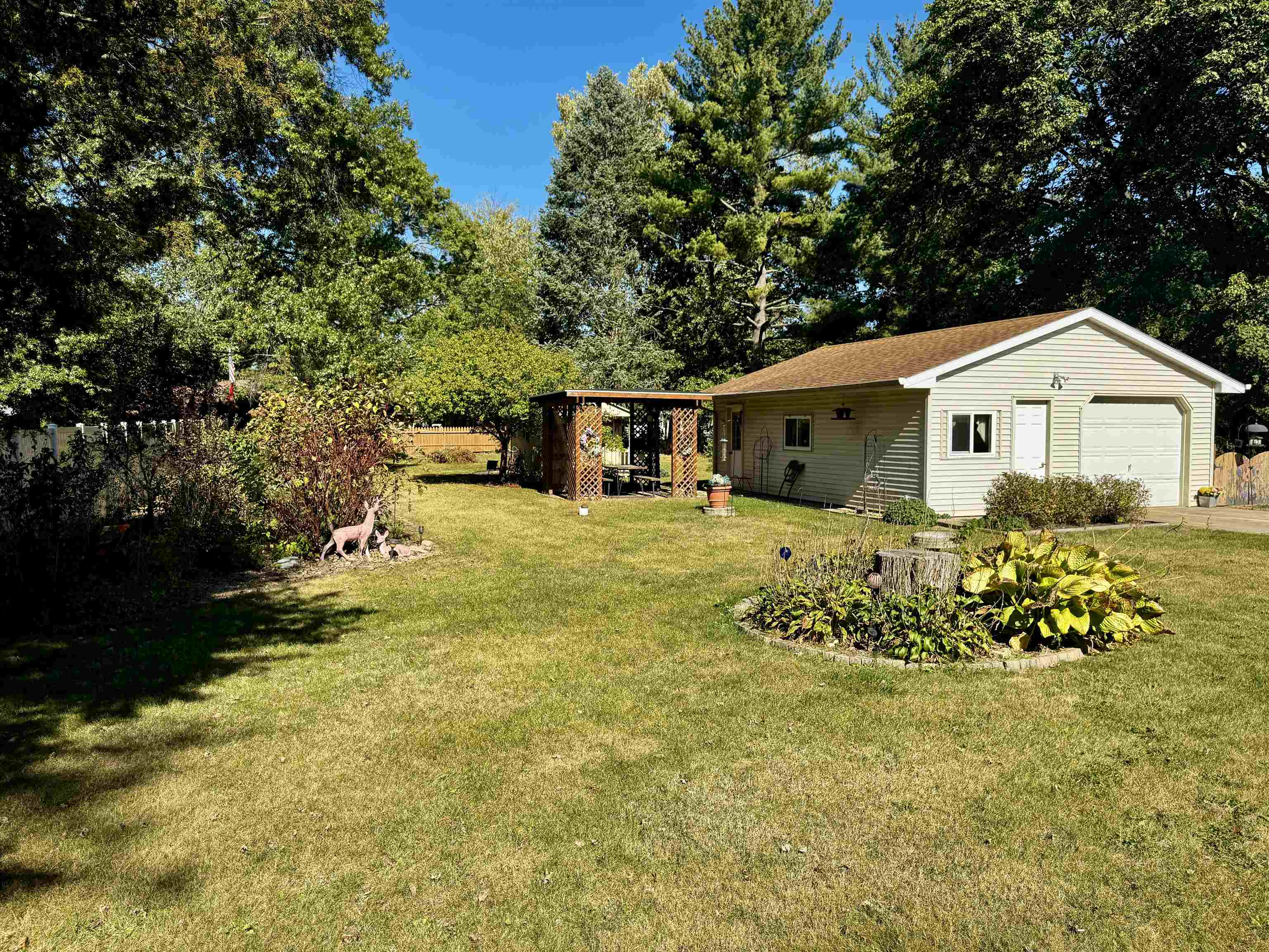 737 East Briar Lane Beloit, WI 53511 - Photo 5 of 36