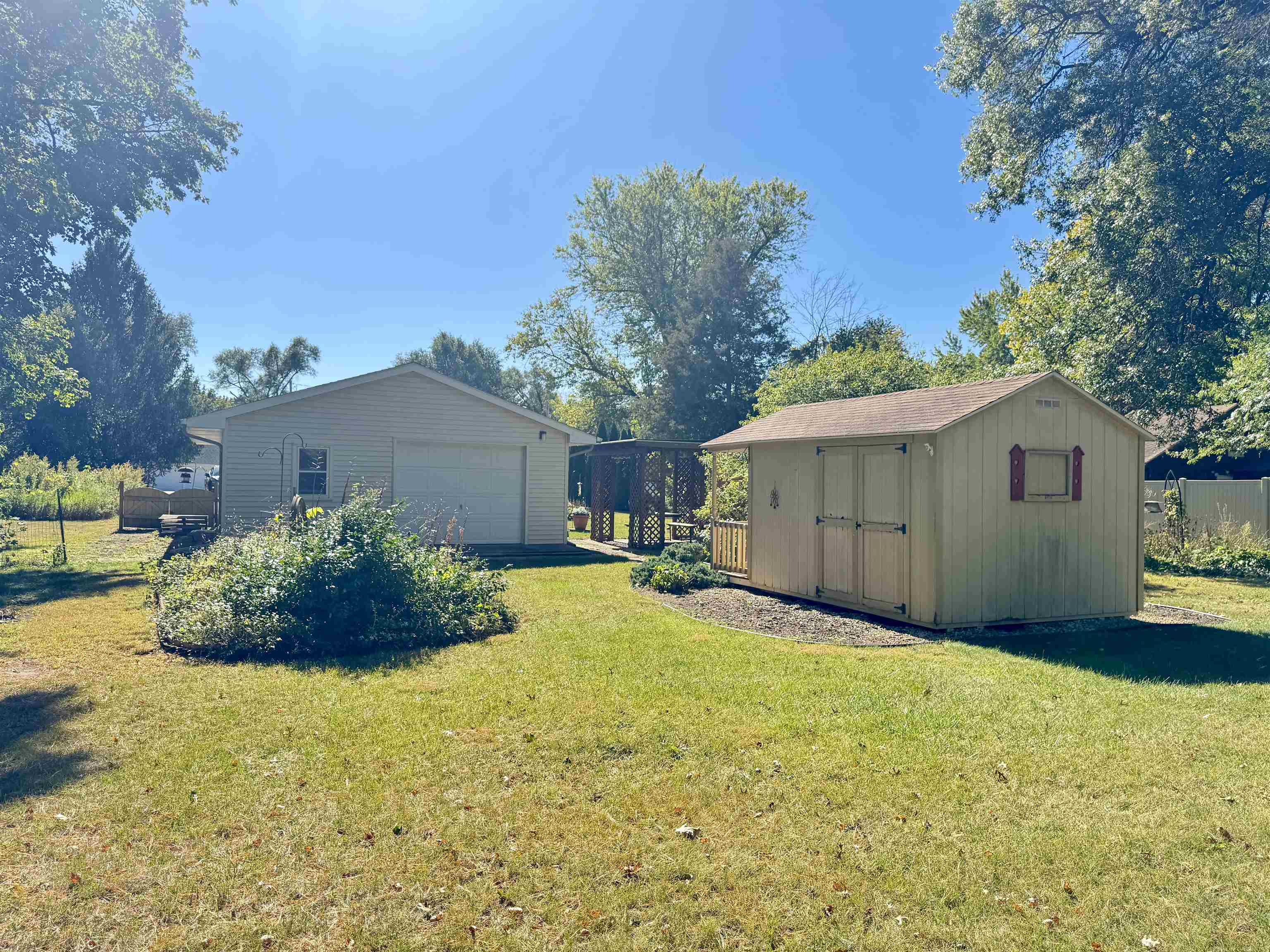 737 East Briar Lane Beloit, WI 53511 - Photo 7 of 36