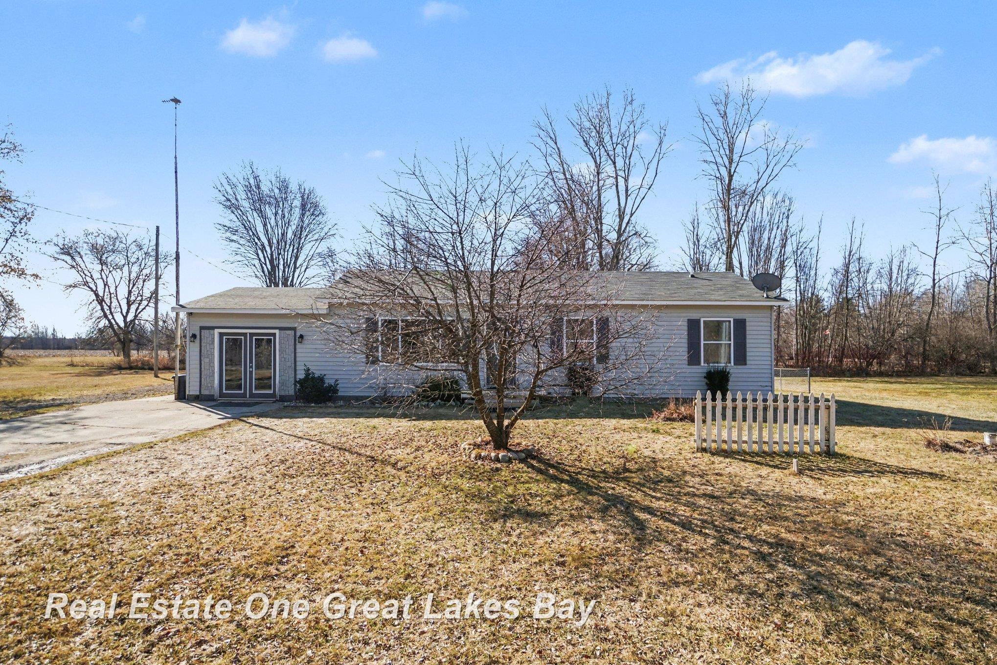 1005 Conrad Road Standish, MI 48658 - Photo 2 of 26
