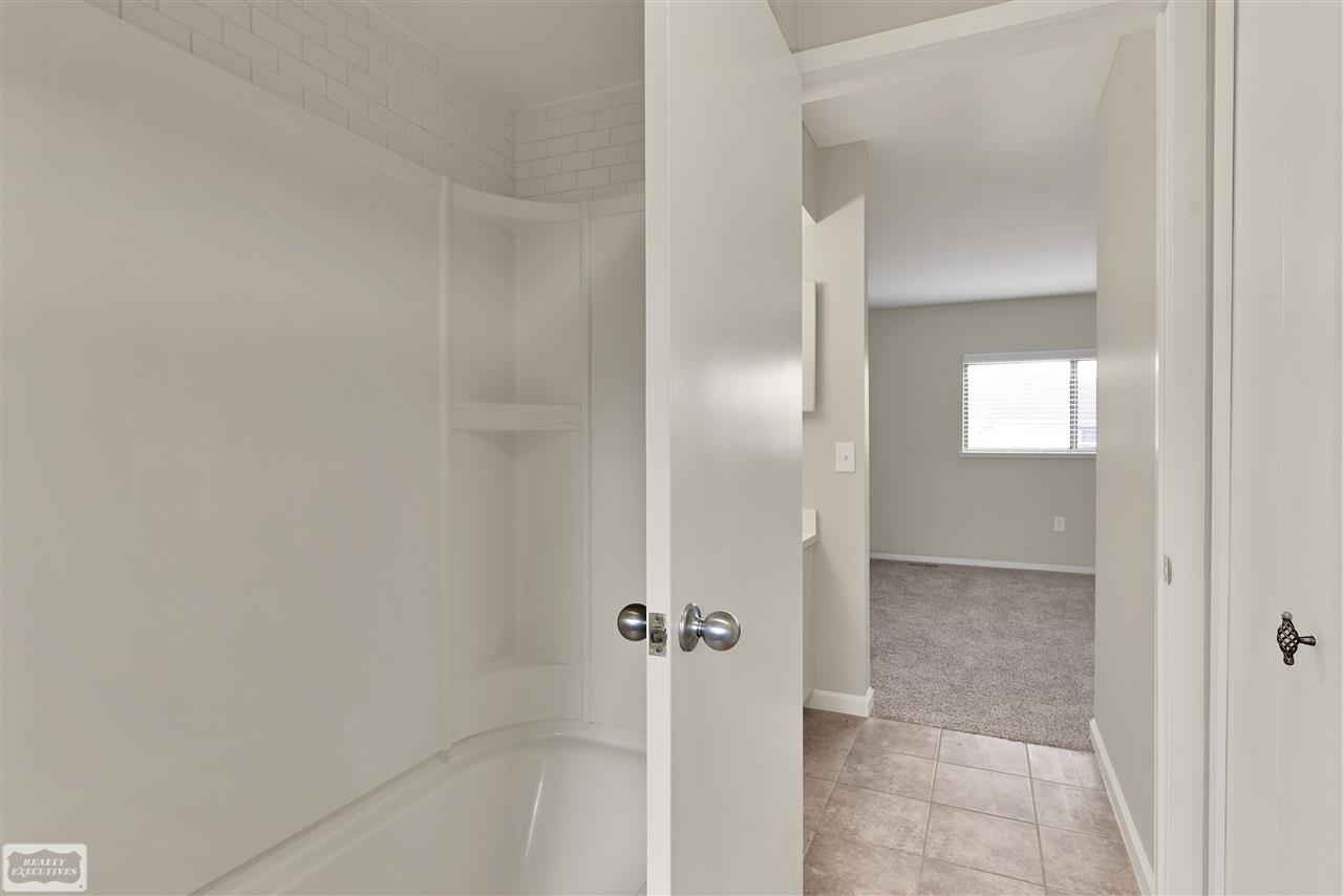 726 Hamilton Rochester, MI 48307 - Photo 25 of 33 50009742-25.JPG