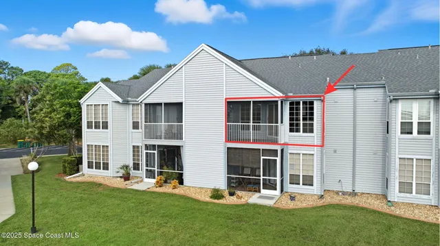 a view of a house with backyard and porch