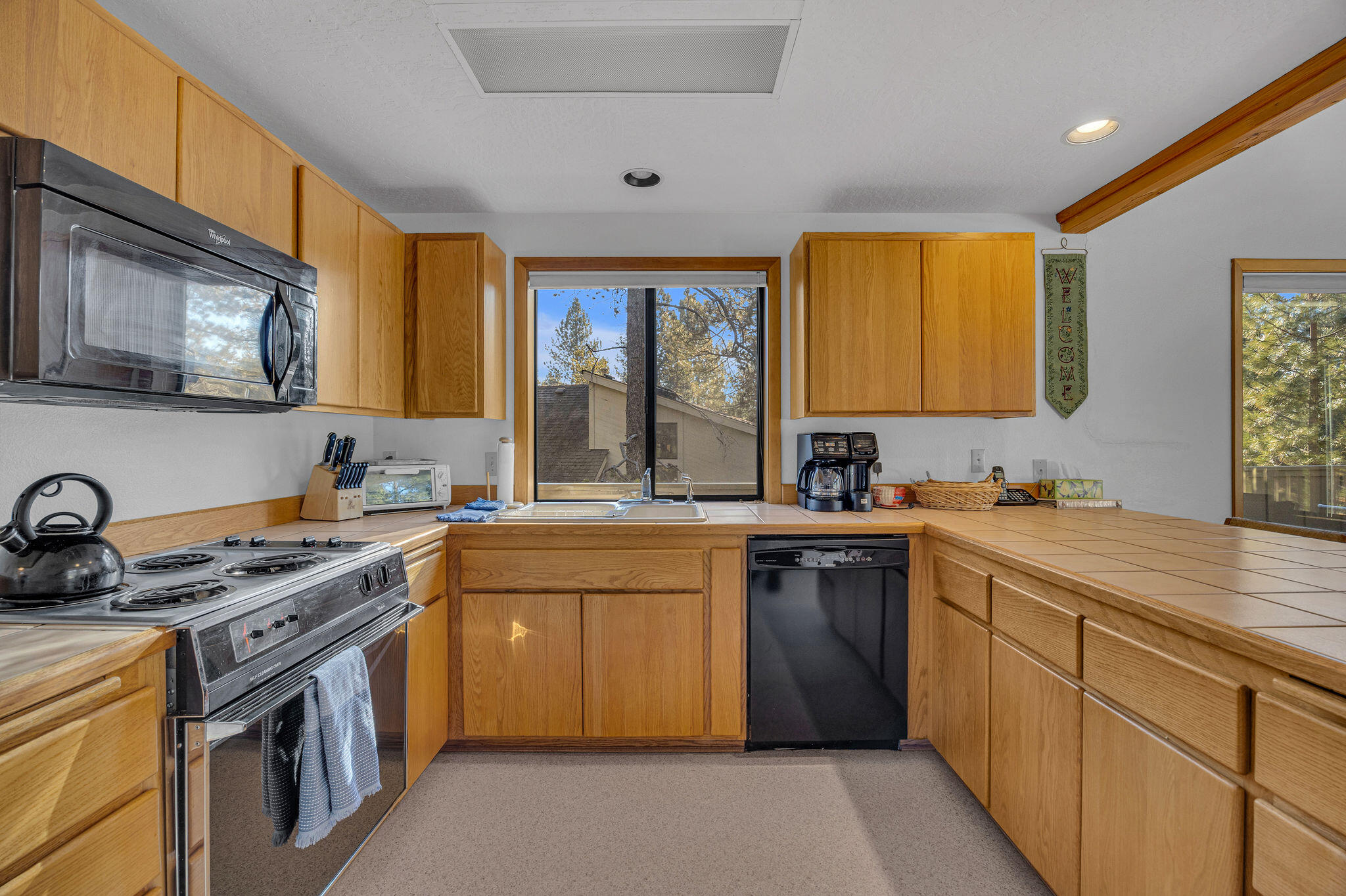 58035 Kinglet Road, Unit 16 Bend, OR 97707 - Photo 15 of 53
