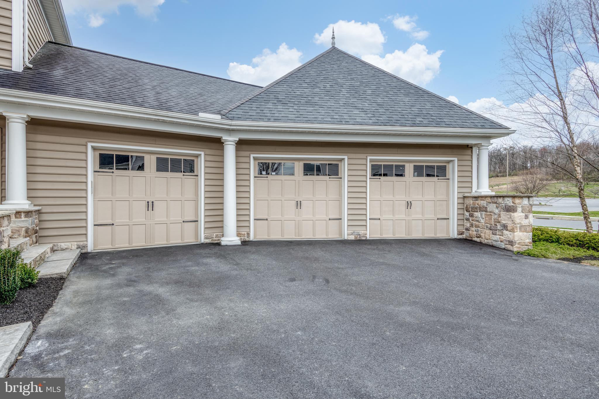 536 East Delp Road Lancaster, PA 17601 - Photo 4 of 65 Oversize 3 Car Garage