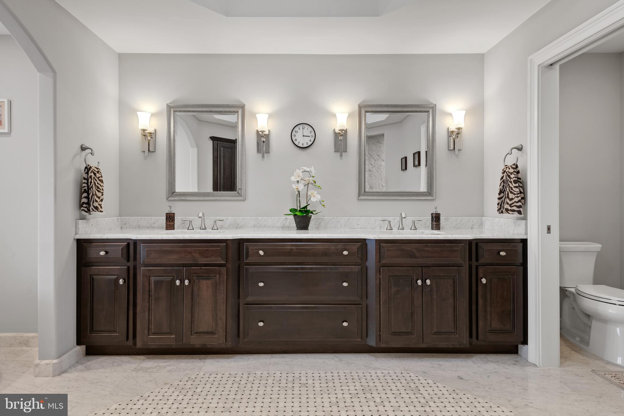 536 East Delp Road Lancaster, PA 17601 - Photo 41 of 65 Primary Bathroom