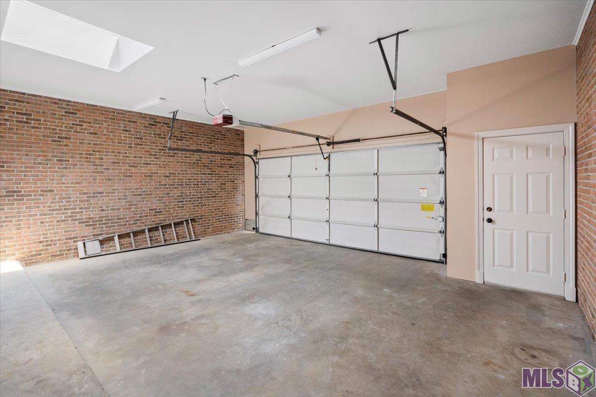 14 Jamestowne Court Baton Rouge, LA 70809 - Photo 21 of 23 2 Car Garage