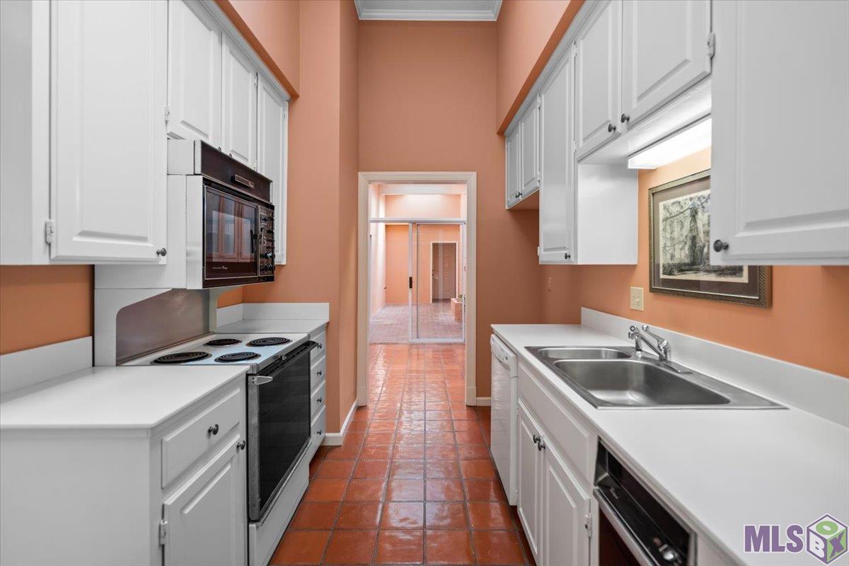 14 Jamestowne Court Baton Rouge, LA 70809 - Photo 9 of 23 Kitchen