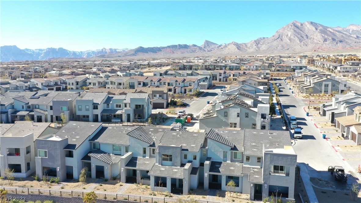 522 Mahogany Ridge Street Las Vegas, NV 89138 - Photo 3 of 37