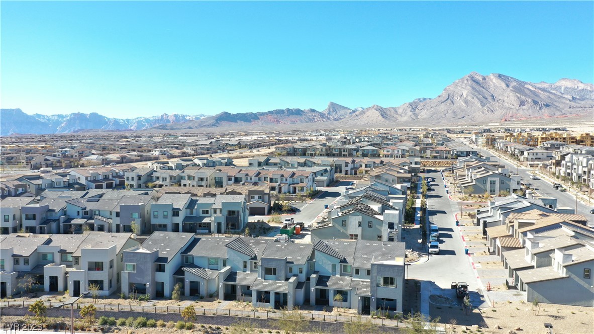 522 Mahogany Ridge Street Las Vegas, NV 89138 - Photo 4 of 37