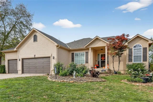 $395,000 | 600 South Foxridge Drive, Raymore, MO 64083