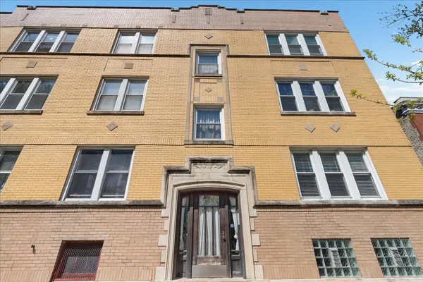 $340,000 | 2248 West Melrose Street, Unit 1E, Chicago, IL 60618