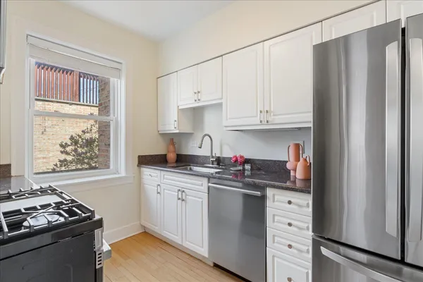$340,000 | 2248 West Melrose Street, Unit 1E, Chicago, IL 60618