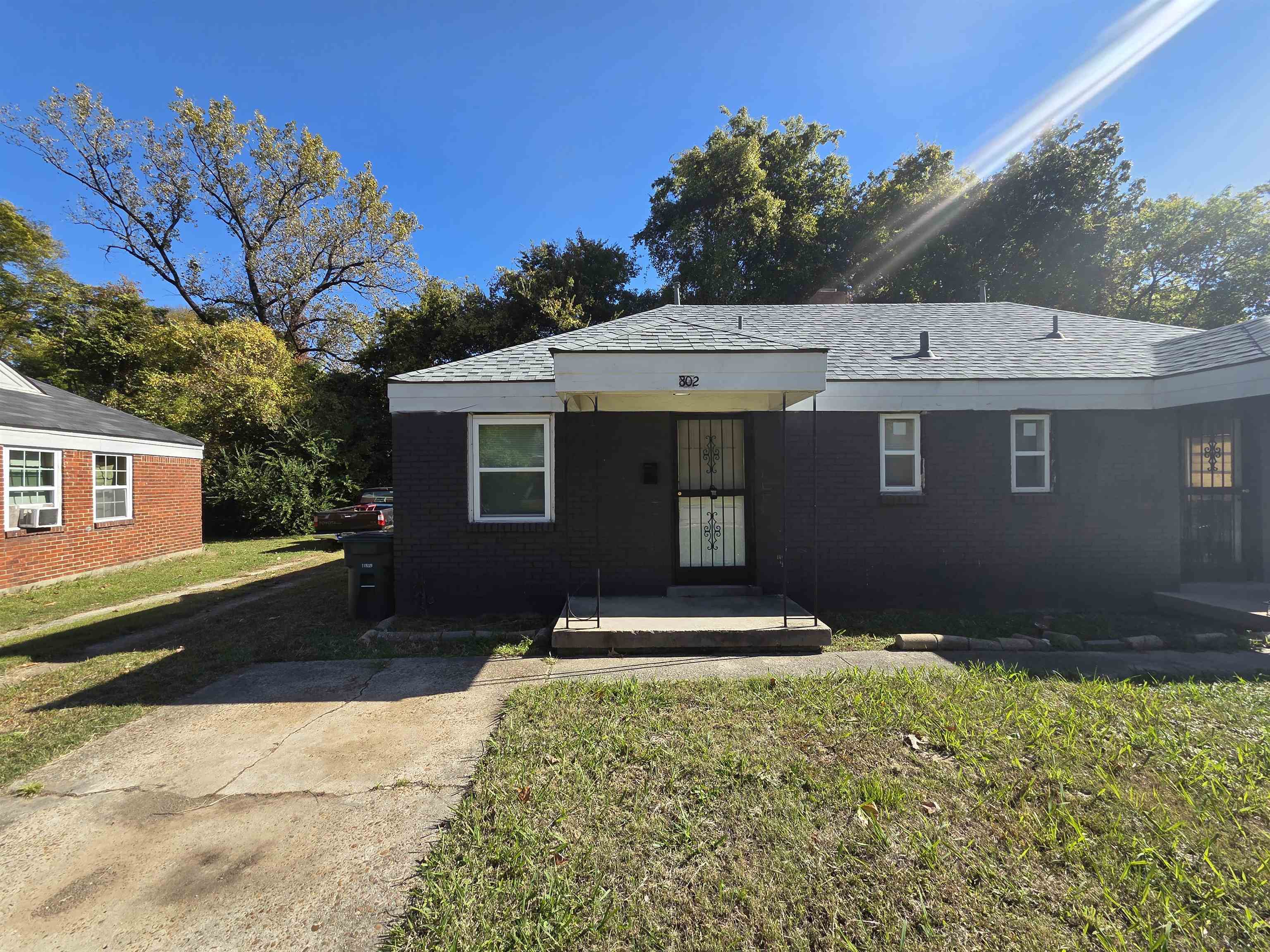 802 North Dunlap Street Memphis, TN 38107 - Photo 1 of 18 a front view of a house with garden
