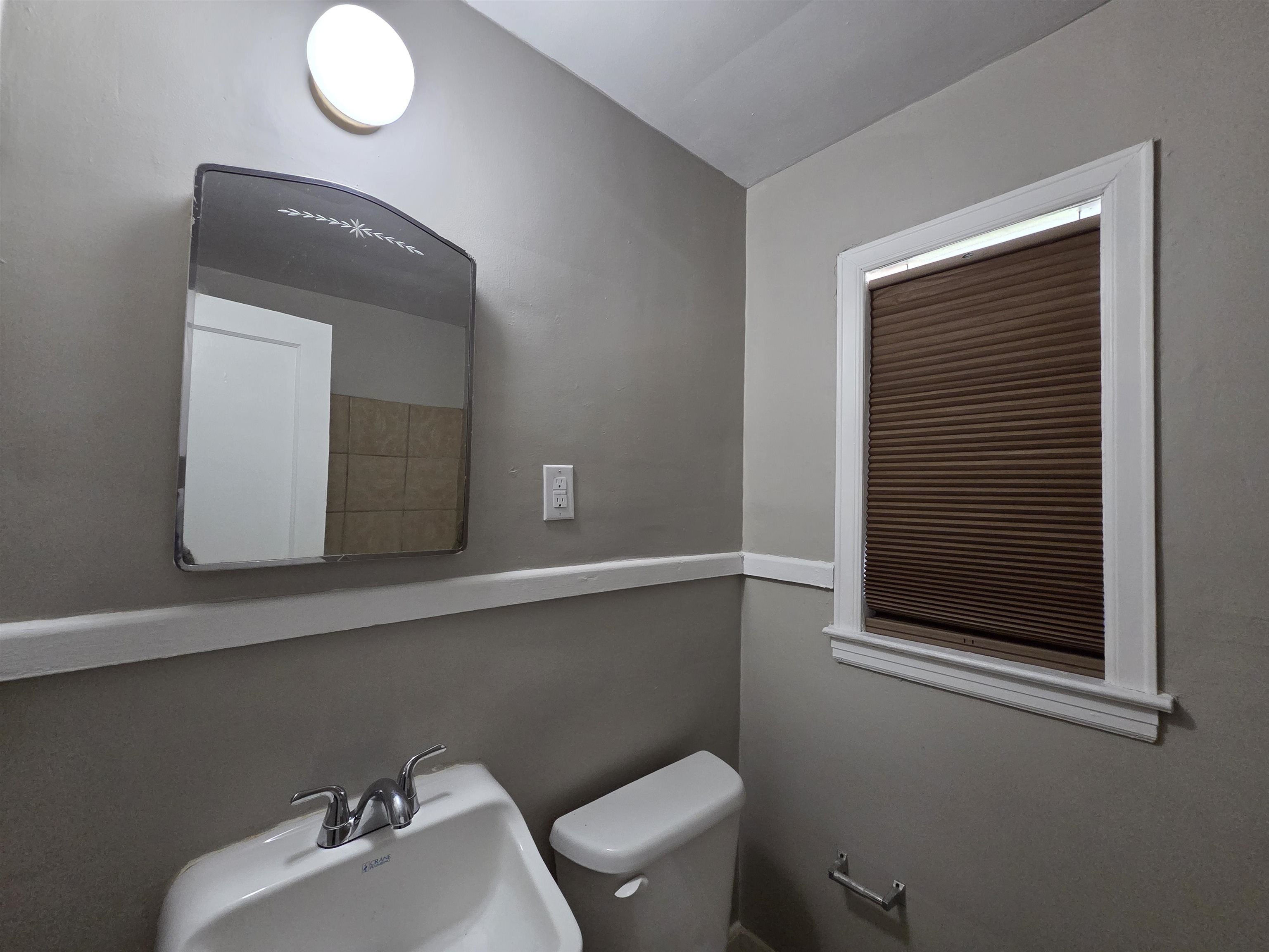 802 North Dunlap Street Memphis, TN 38107 - Photo 13 of 18 a bathroom with a toilet sink and mirror