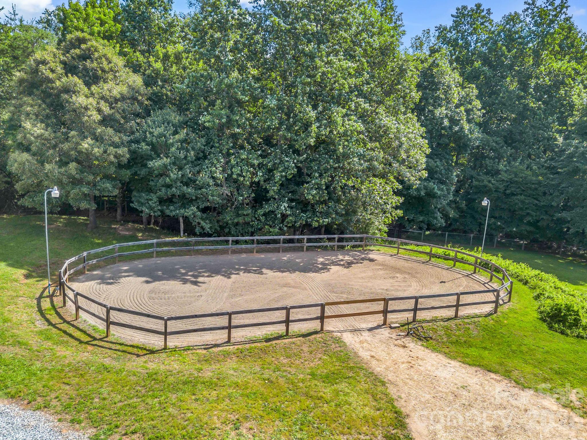 271 Collinsville Road Columbus, NC 28722 - Photo 4 of 47