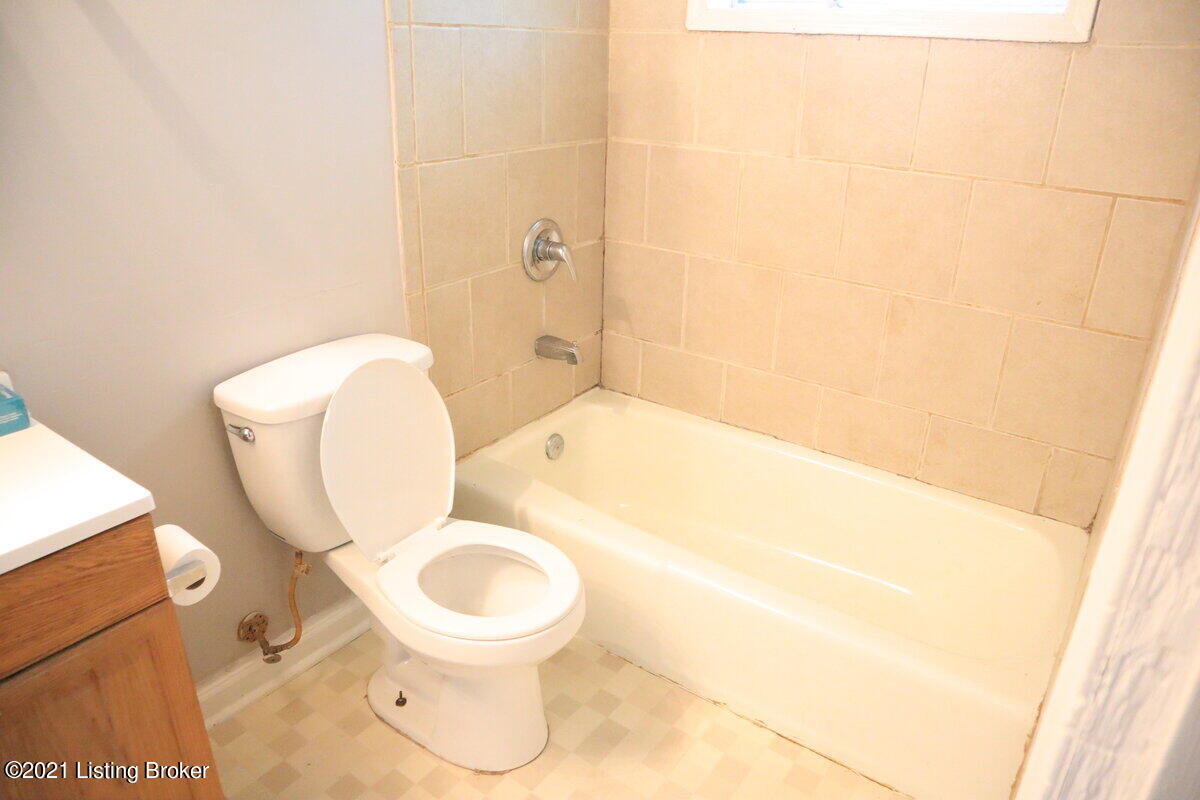 3404 Shagbark Road Louisville, KY 40216 - Photo 13 of 15 BD43E46D-8954-412F-80DF-C7C4ED115410