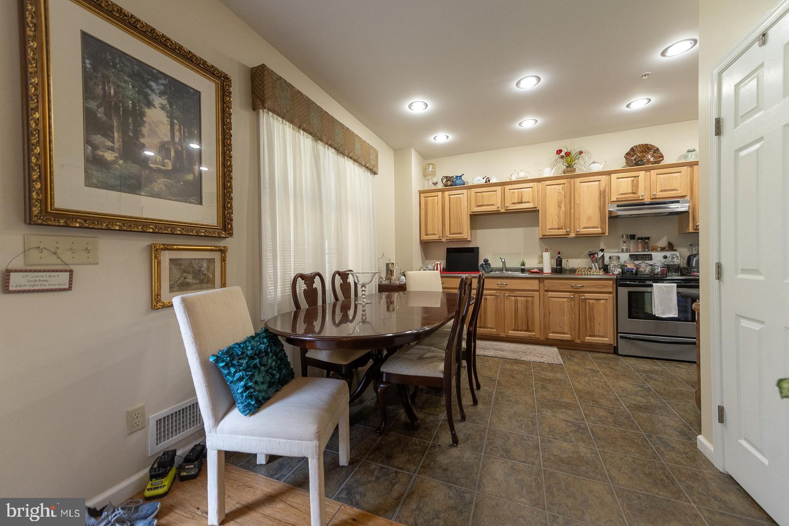683 Easton Road Riegelsville, PA 18077 - Photo 12 of 29 Eating area - Unit B