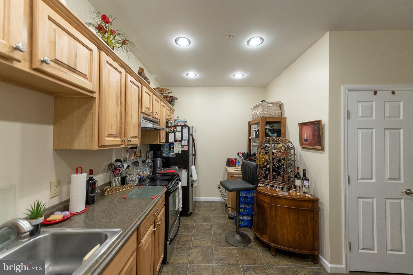 683 Easton Road Riegelsville, PA 18077 - Photo 13 of 29 Kitchen - Unit B