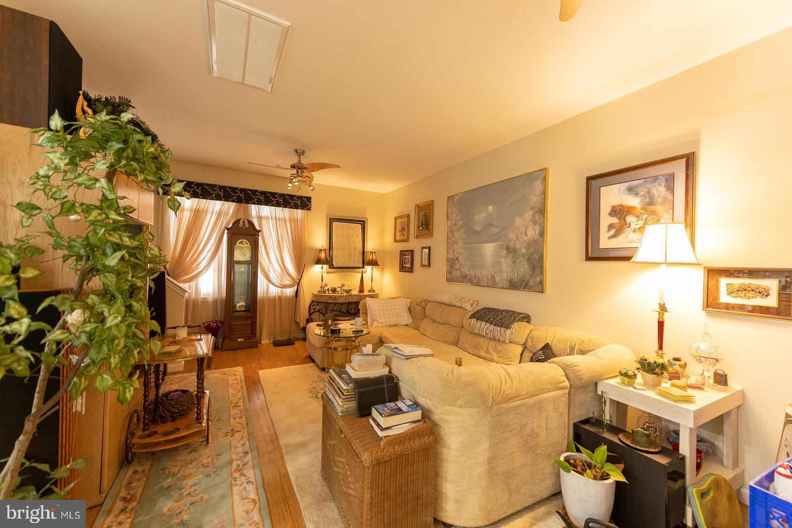 683 Easton Road Riegelsville, PA 18077 - Photo 14 of 29 Living room - Unit B