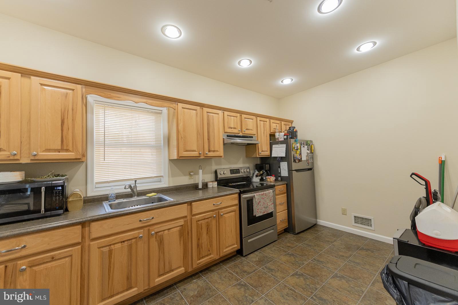 683 Easton Road Riegelsville, PA 18077 - Photo 21 of 29 Kitchen Unit C