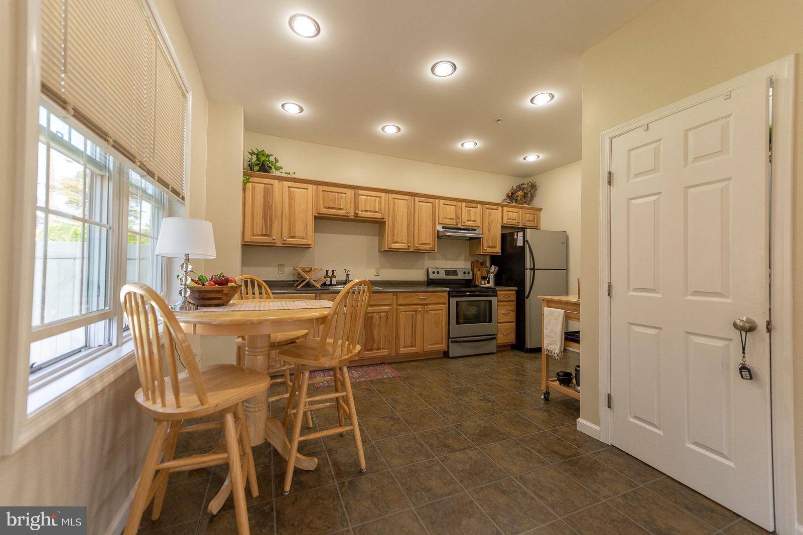 683 Easton Road Riegelsville, PA 18077 - Photo 4 of 29 Eating area - Unit A