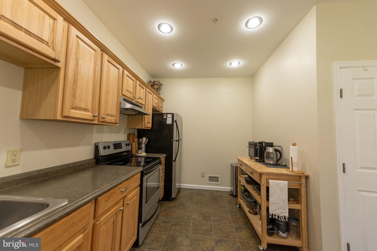 683 Easton Road Riegelsville, PA 18077 - Photo 5 of 29 Kitchen - Unit A