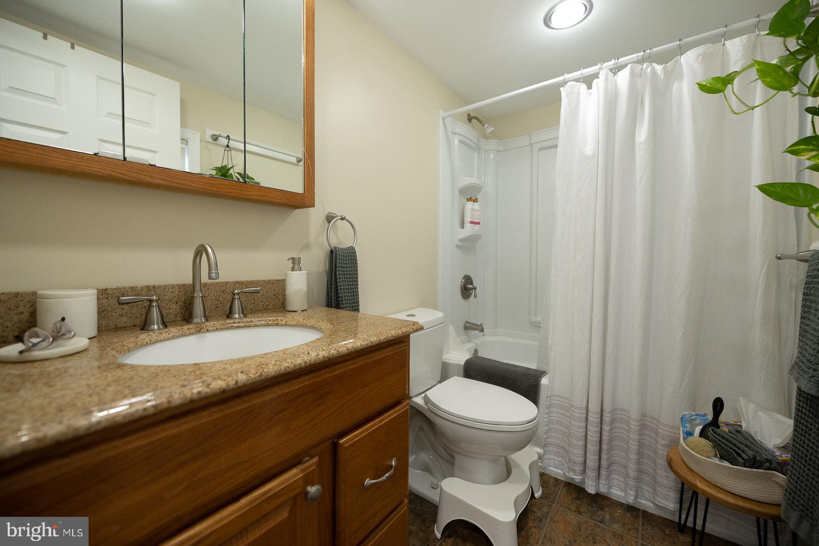 683 Easton Road Riegelsville, PA 18077 - Photo 7 of 29 Bathroom - Unit A
