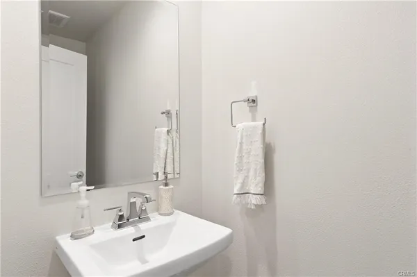 $4,500 | 143 Tenor, Irvine, CA 92618