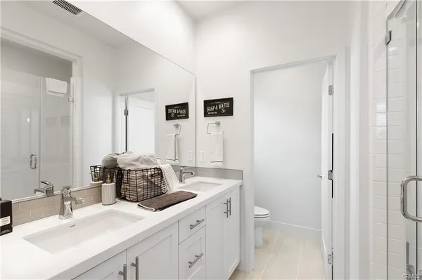 $4,500 | 143 Tenor, Irvine, CA 92618