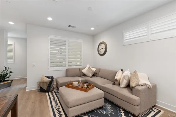 $4,500 | 143 Tenor, Irvine, CA 92618