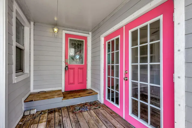 a view of a house with backyard and sitting area