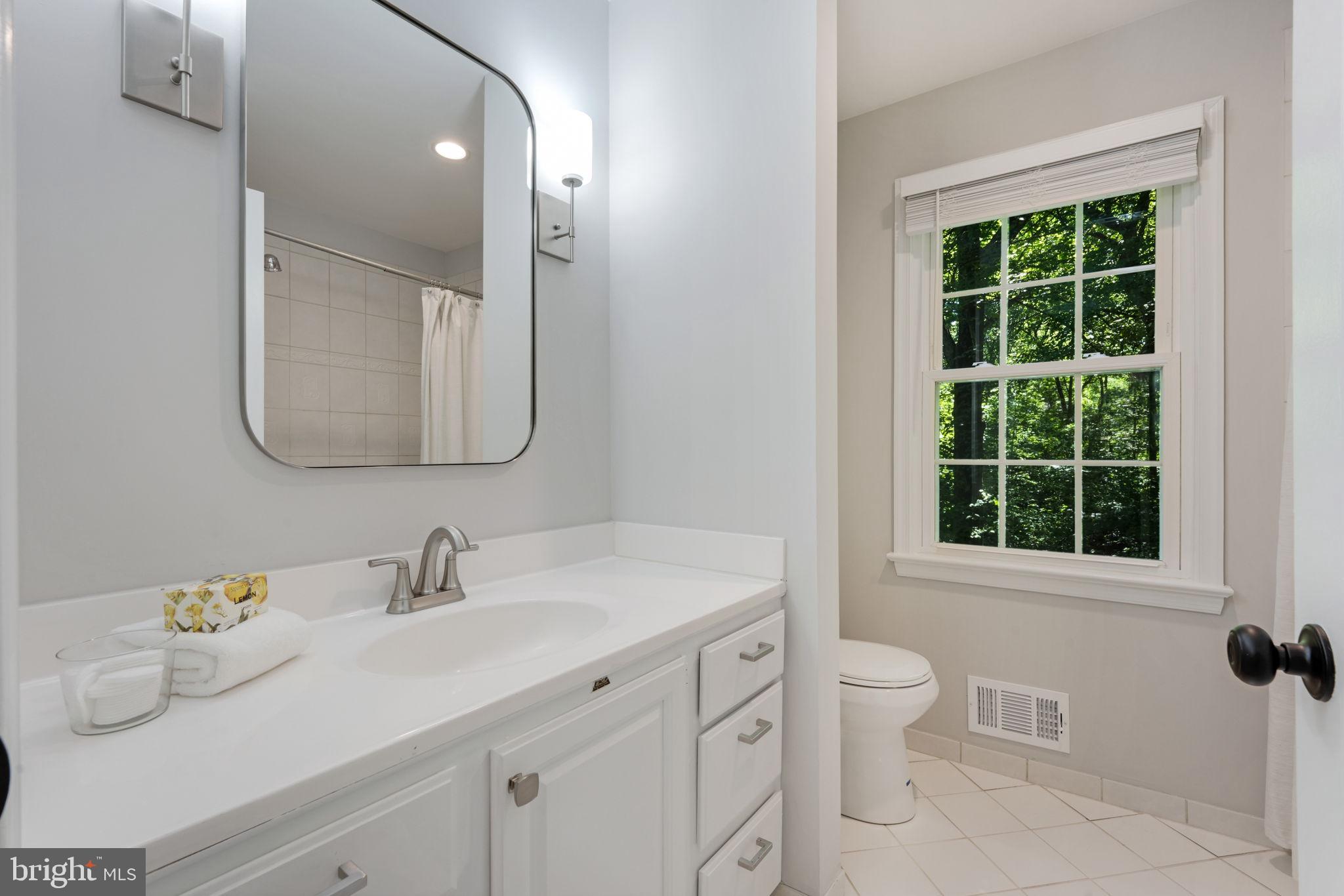 11920 Fawn Ridge Lane Reston, VA 20194 - Photo 44 of 90 Updated hall full bath