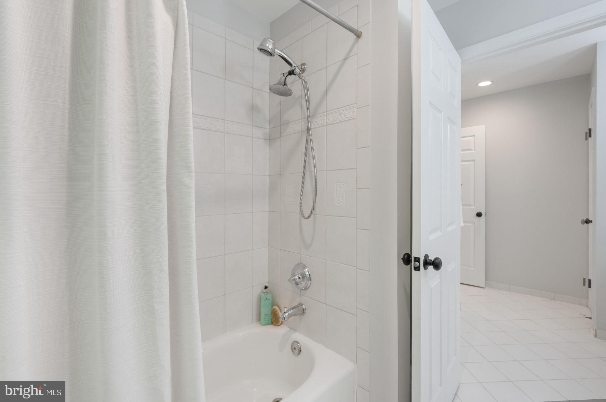 11920 Fawn Ridge Lane Reston, VA 20194 - Photo 45 of 90 Updated hall full bath