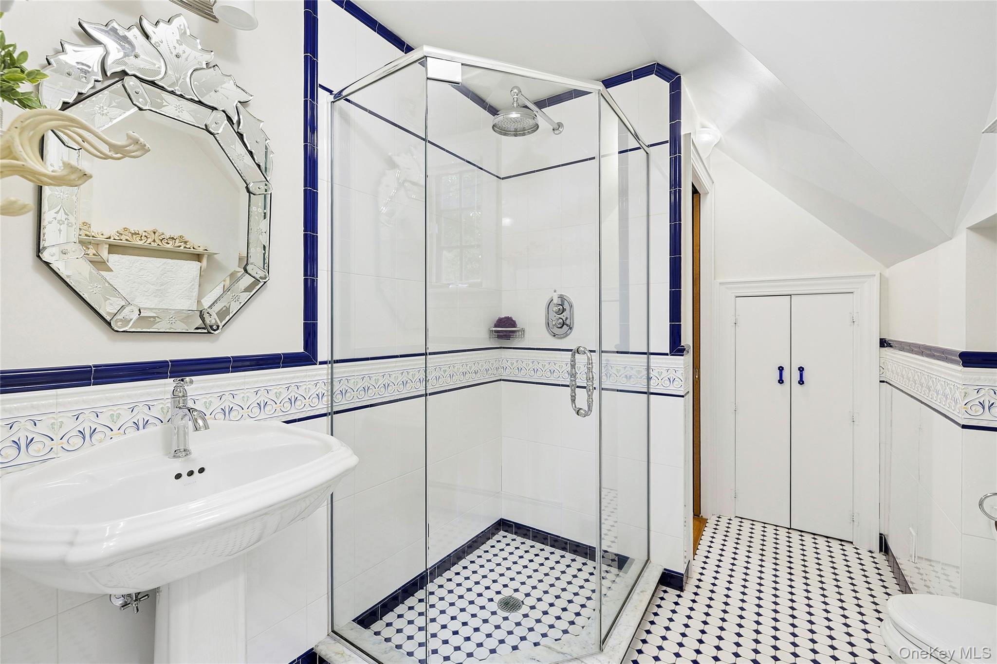 84 Luquer Road Manhasset, NY 11030 - Photo 16 of 30