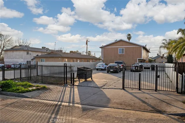 $785,000 | 715 N Street, Bakersfield, CA 93304