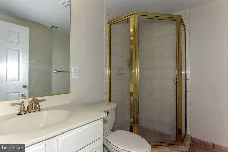 1218 Potomac Street Northwest, Unit T27 Washington, DC 20007 - Photo 14 of 30 Bath