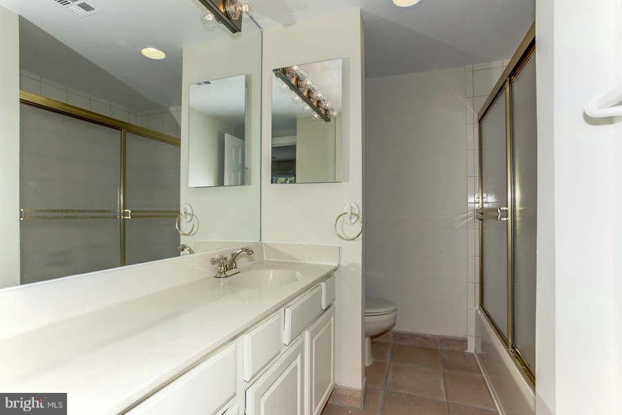 1218 Potomac Street Northwest, Unit T27 Washington, DC 20007 - Photo 17 of 30 Bath (Master)