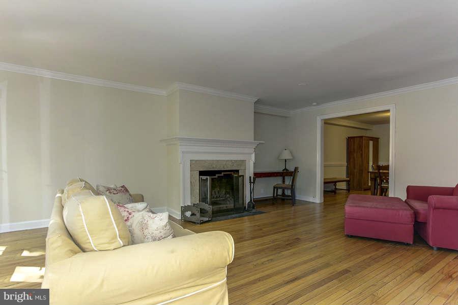 1218 Potomac Street Northwest, Unit T27 Washington, DC 20007 - Photo 3 of 30 Living Room