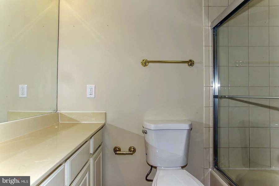 1218 Potomac Street Northwest, Unit T27 Washington, DC 20007 - Photo 22 of 30 Bath