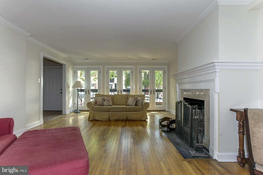 1218 Potomac Street Northwest, Unit T27 Washington, DC 20007 - Photo 4 of 30 Living Room
