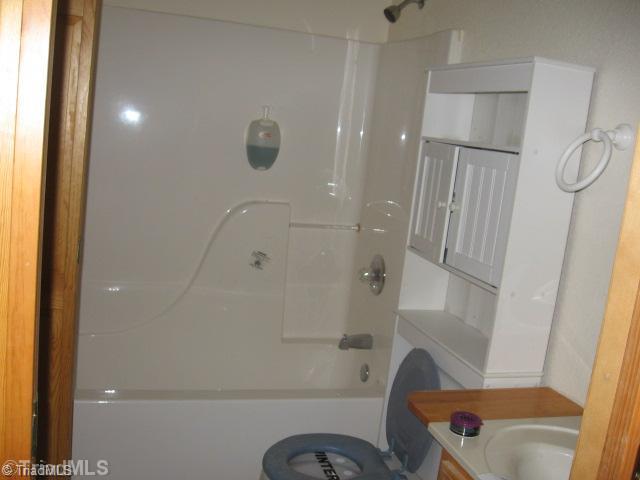 155 Rosa Ct Drive Murphy, NC 28906 - Photo 8 of 9 Bath.