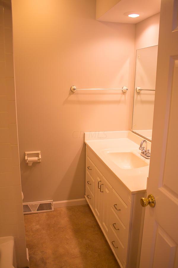 5489 Redwood Road Columbus, OH 43229 - Photo 24 of 33 Gallery Image 24