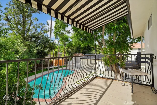 $7,995 | 7425 Vanalden Avenue, Reseda, CA 91335