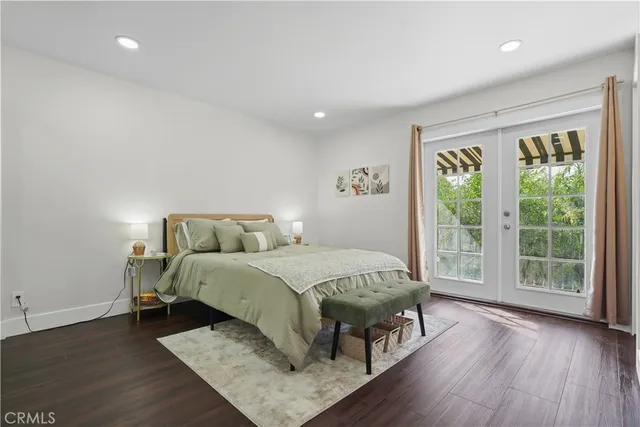 $7,995 | 7425 Vanalden Avenue, Reseda, CA 91335