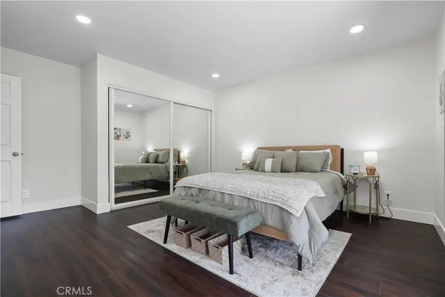 $7,995 | 7425 Vanalden Avenue, Reseda, CA 91335