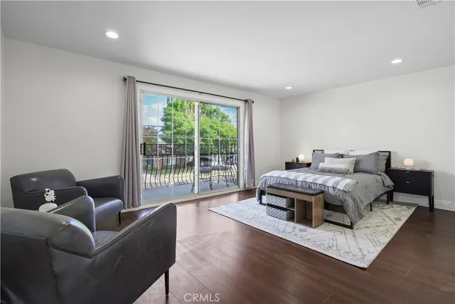 $7,995 | 7425 Vanalden Avenue, Reseda, CA 91335