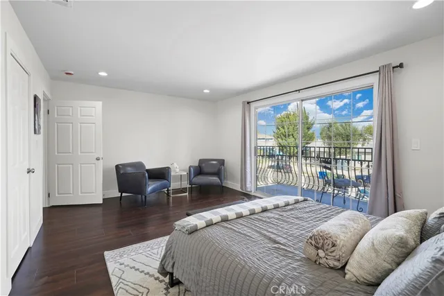 $7,995 | 7425 Vanalden Avenue, Reseda, CA 91335