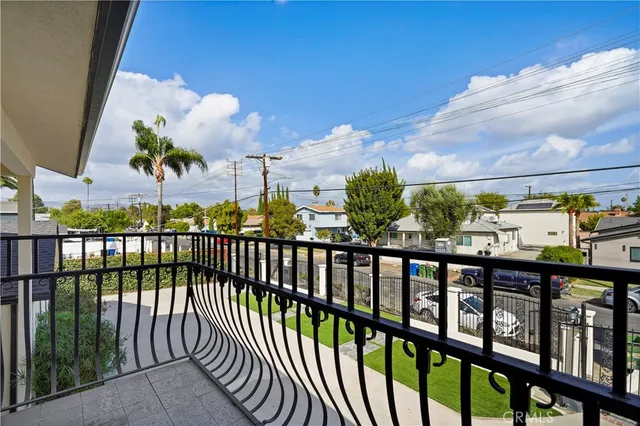 $7,995 | 7425 Vanalden Avenue, Reseda, CA 91335