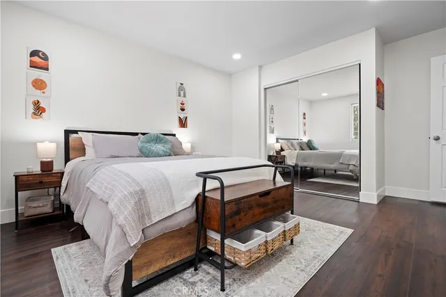 $7,995 | 7425 Vanalden Avenue, Reseda, CA 91335