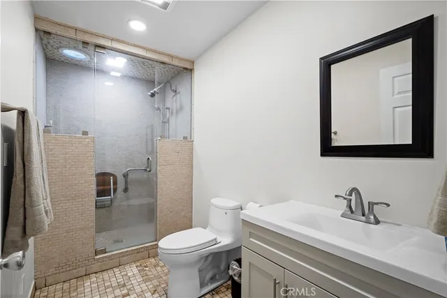 $7,995 | 7425 Vanalden Avenue, Reseda, CA 91335