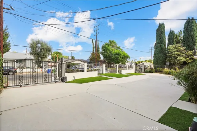 $7,995 | 7425 Vanalden Avenue, Reseda, CA 91335